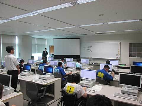 ワードプロセッサ競技のほかに、ビルクリーニング競技、販売実務競技等の様子はこちら。